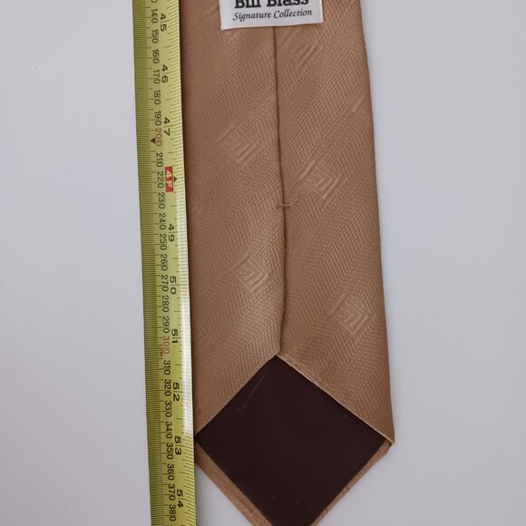 Bill Blass Signature Collection Mens Necktie Gold 4" wide X 55.5" Long 100% Silk - Picture 7 of 7